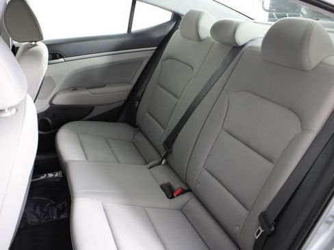 Used 2017 Hyundai Elantra SE image 19