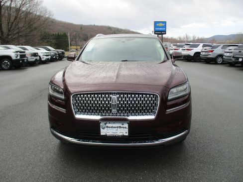 Used 2022 Lincoln Nautilus Reserve w/ Luxury Package image 2