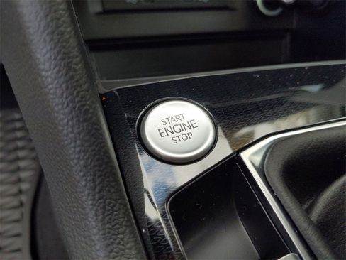 Used 2025 Volkswagen Taos SE image 41