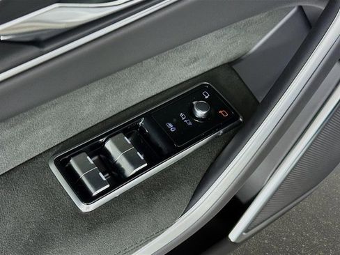 New 2025 Jaguar F-PACE SVR image 20