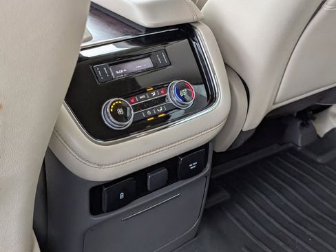 Used 2021 Lincoln Navigator Reserve w/ Luxury Package image 24