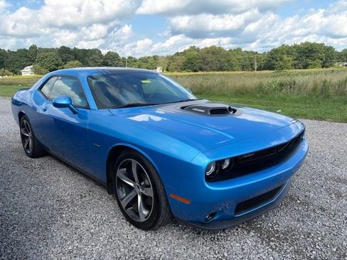 Used 2015 Dodge Challenger R/T RWD image 1