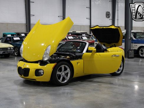 Used 2008 Pontiac Solstice GXP w/ Premium Package image 16