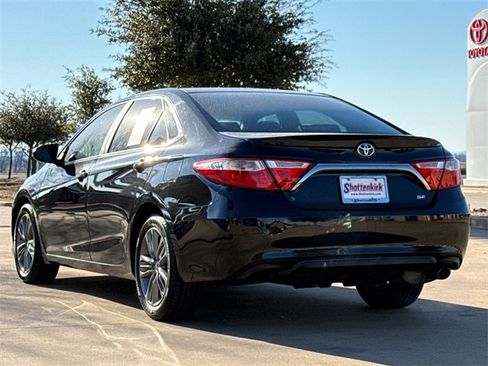 Used 2016 Toyota Camry SE image 8