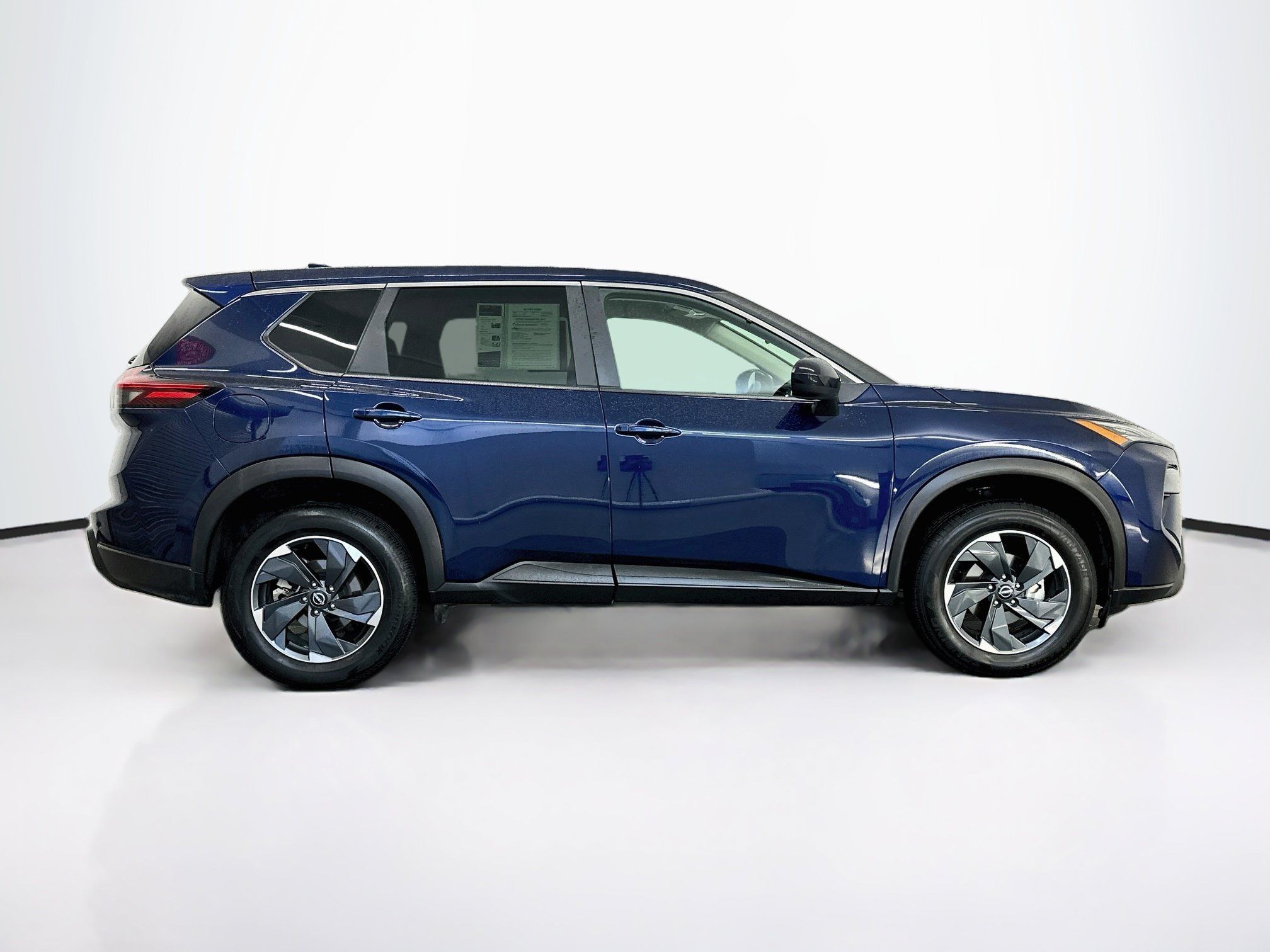 Used 2025 Nissan Rogue SV AWD/4WD image 10