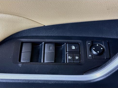 Used 2021 Toyota RAV4 LE FWD image 23