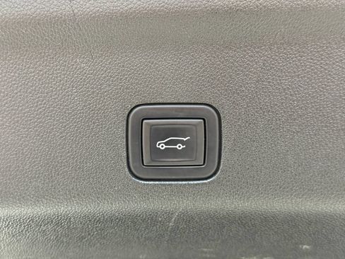 Used 2024 Chevrolet Tahoe LT RWD image 13