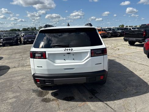Used 2026 Jeep Cherokee Laredo AWD/4WD image 7