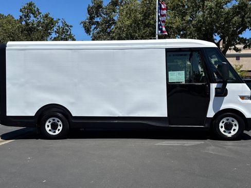 Used 2023 Chevrolet Brightdrop 600 w/ Active Safety Package 2 AWD/4WD image 2