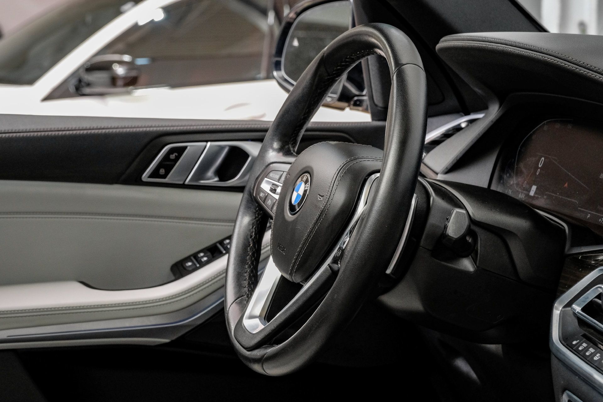Used 2023 BMW X5 xDrive40i AWD/4WD image 18