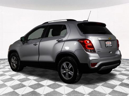 Used 2017 Chevrolet Trax LT w/ LT Convenience Package image 9