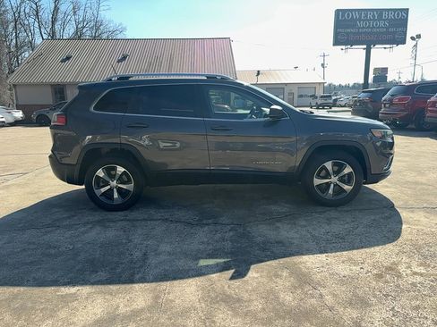 Used 2019 Jeep Cherokee Limited image 4