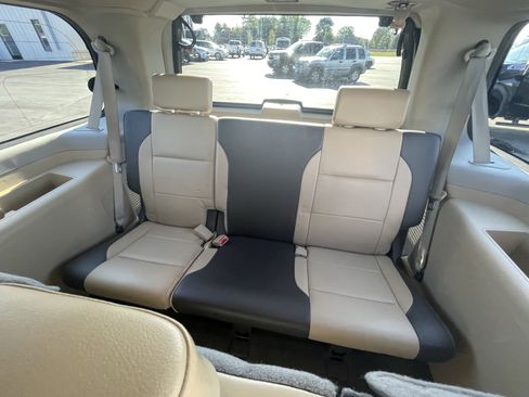 Used 2014 Nissan Armada Platinum w/ Platinum Reserve Package AWD/4WD image 33