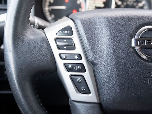 Used 2017 Nissan Titan S image 6
