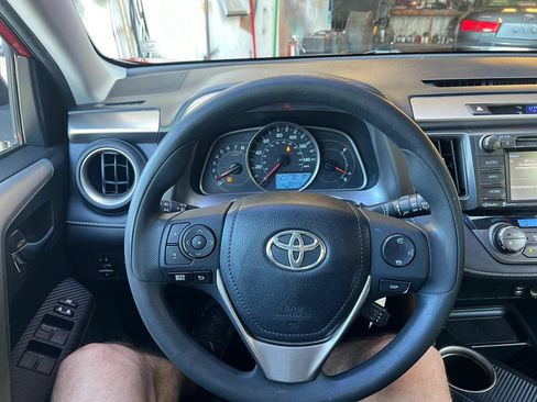 Used 2015 Toyota RAV4 XLE FWD image 8