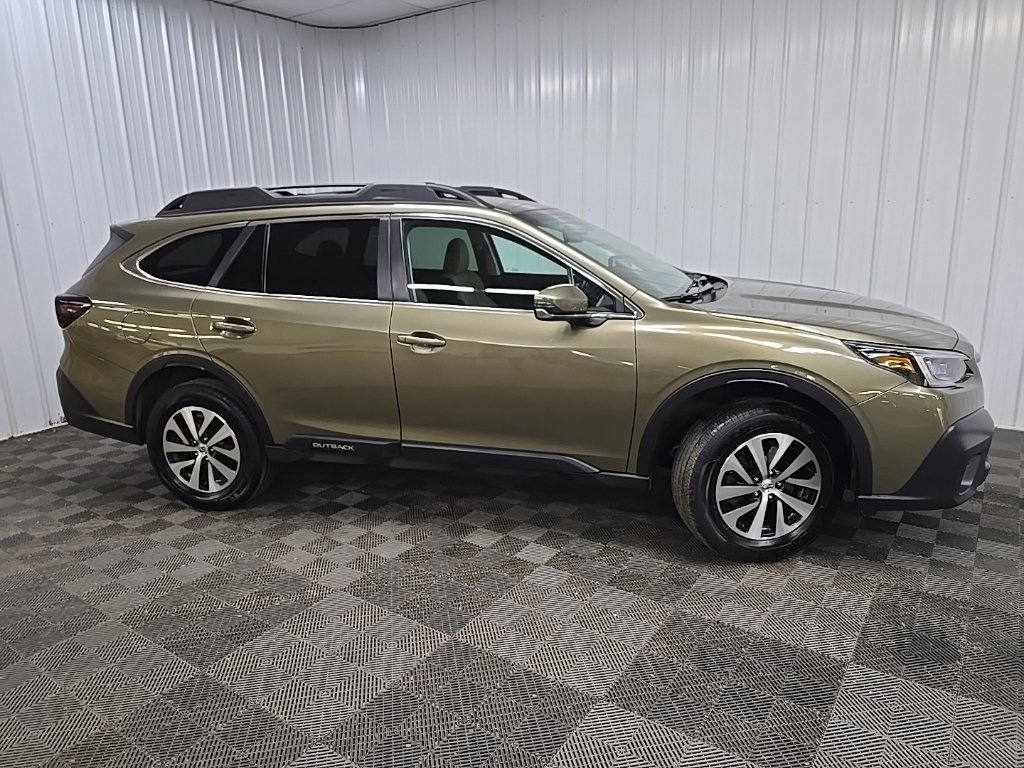 Used 2022 Subaru Outback Premium AWD/4WD image 1