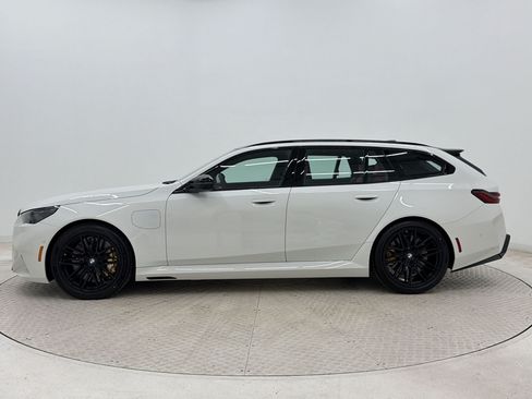 New 2027 BMW M5 Touring AWD/4WD image 2