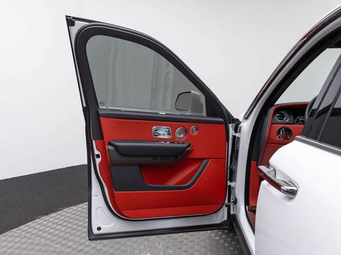 Used 2021 Rolls-Royce Cullinan AWD/4WD image 24