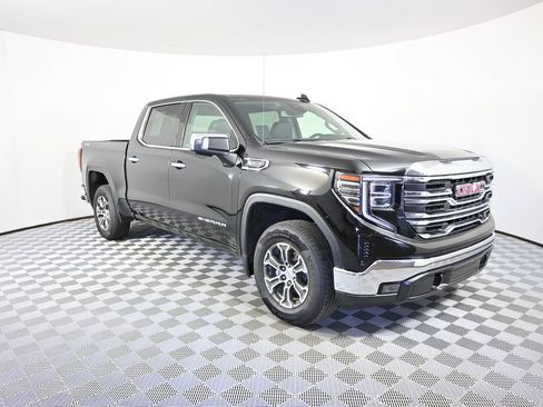 Used 2024 GMC Sierra 1500 SLT AWD/4WD image 10