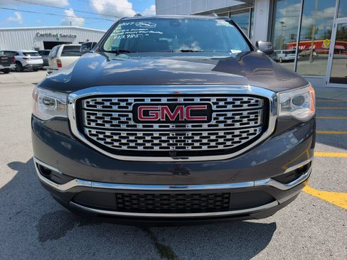 Used 2017 GMC Acadia Denali w/ Technology Package FWD image 2