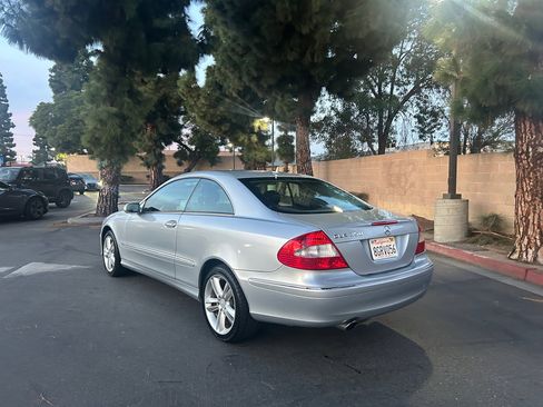 Used 2008 Mercedes-Benz CLK 350 Coupe image 3