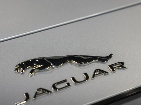 Used 2020 Jaguar F-TYPE Convertible RWD image 9