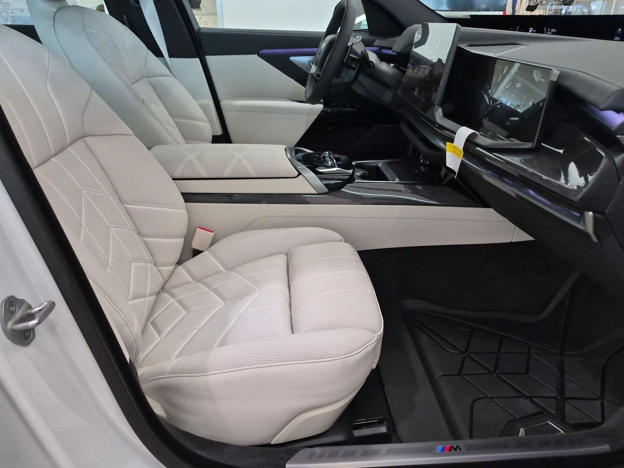 New 2027 BMW 740i w/ Executive Package RWD image 32