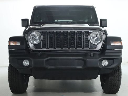 Used 2025 Jeep Wrangler Unlimited Sport AWD/4WD image 6