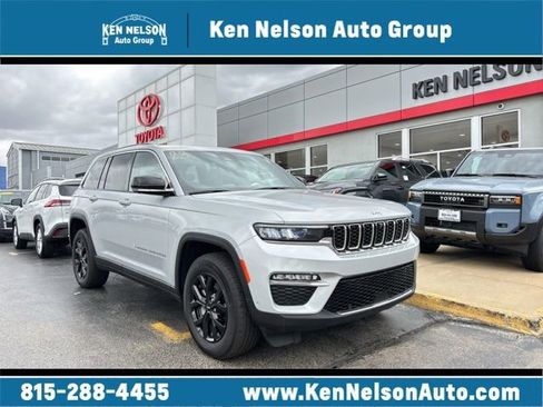 Used 2023 Jeep Grand Cherokee Limited w/ Luxury Tech Group II AWD/4WD image 1
