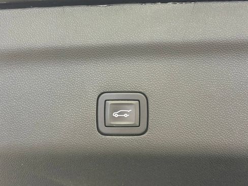 Certified 2025 GMC Yukon Denali AWD/4WD image 35