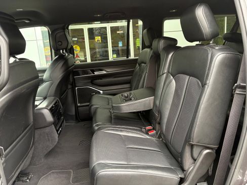 Certified 2024 Jeep Wagoneer L Series III w/ Flexible Seating Group AWD/4WD image 13