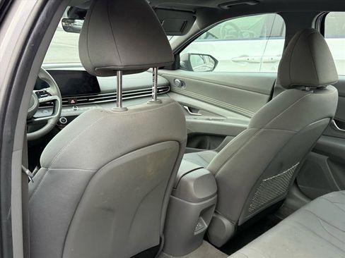 Used 2024 Hyundai Elantra SEL w/ Convenience Package image 9