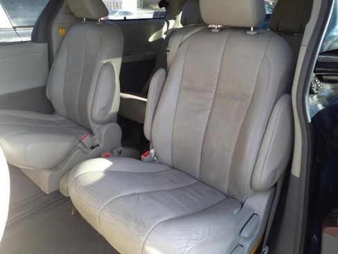 Used 2012 Toyota Sienna XLE FWD image 9
