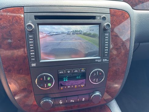 Used 2013 Chevrolet Avalanche LTZ AWD/4WD image 17