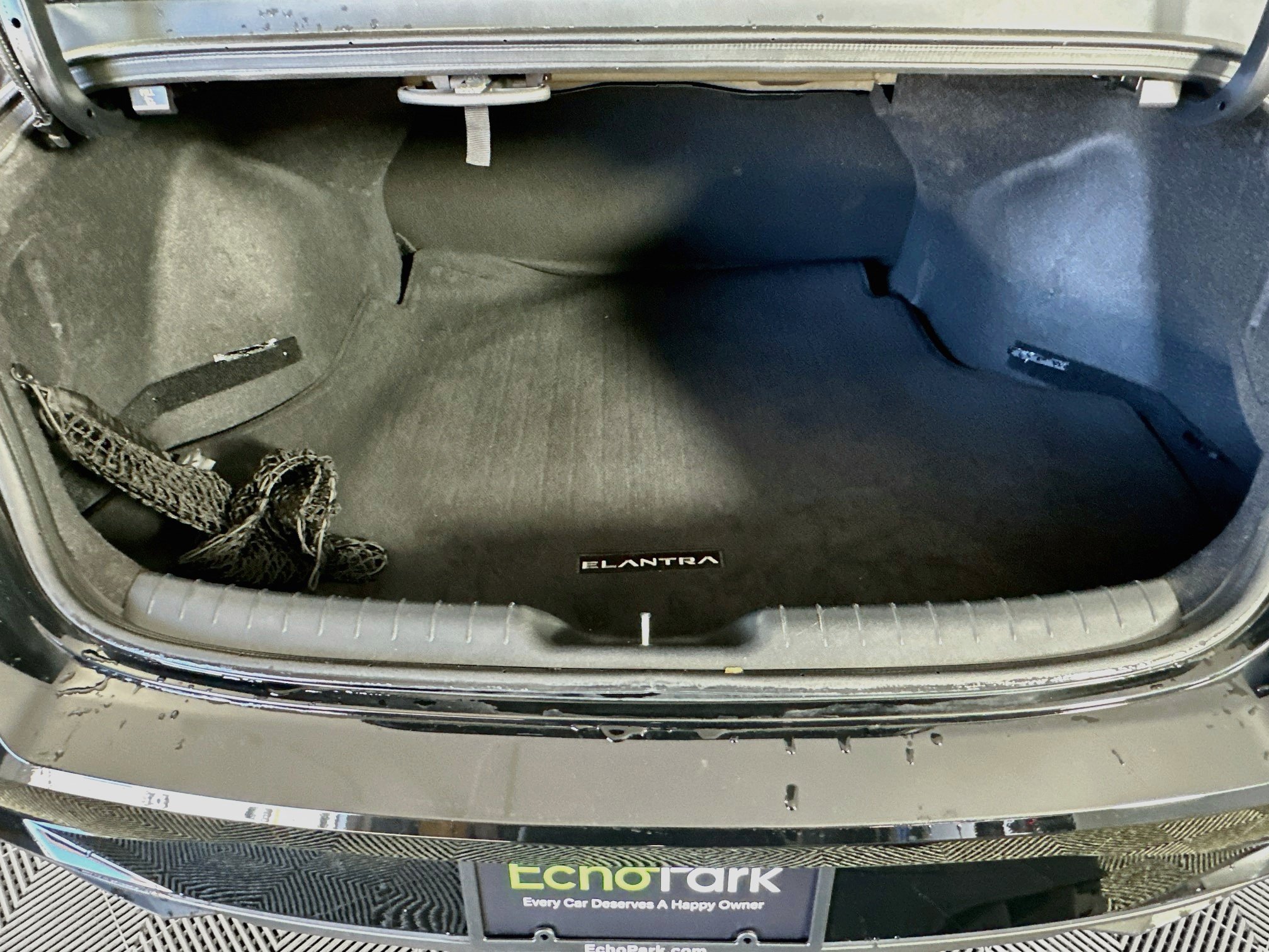 Used 2023 Hyundai Elantra SEL w/ Preferred Accessory Package FWD image 28