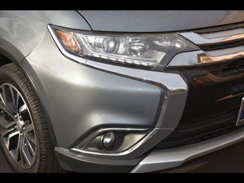 Used 2016 Mitsubishi Outlander SE FWD image 39