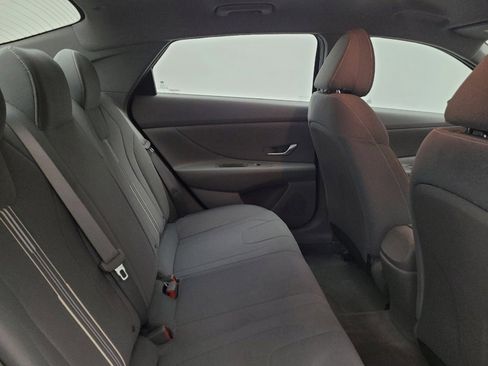 Used 2023 Hyundai Elantra SEL w/ Preferred Accessory Package FWD image 19