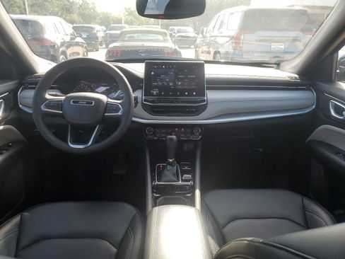 Used 2025 Jeep Compass Limited AWD/4WD image 9