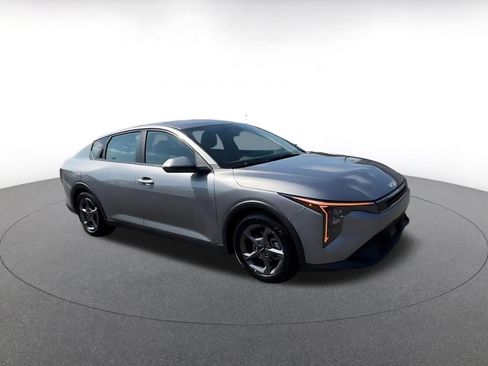 Used 2025 Kia K4 FWD image 2