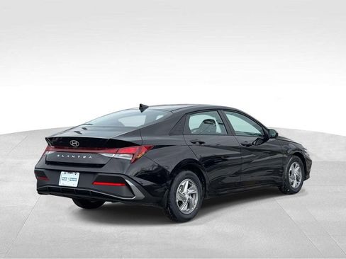 New 2026 Hyundai Elantra SE image 4