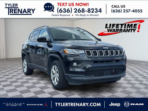Used 2024 Jeep Compass Latitude AWD/4WD image 1