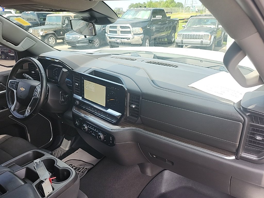 Used 2023 Chevrolet Silverado 1500 LT w/ Z71 Off-Road Package AWD/4WD image 34