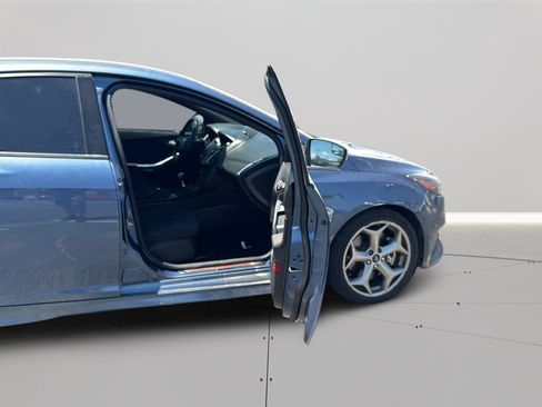 Used 2018 Ford Focus ST FWD image 37