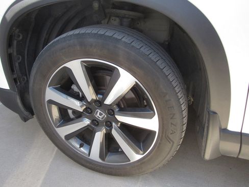 Used 2024 Honda Pilot Touring image 5