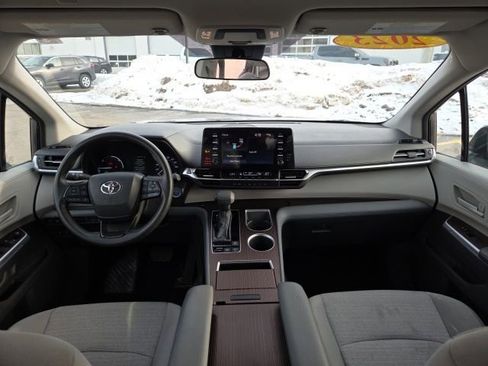 Used 2023 Toyota Sienna LE image 22