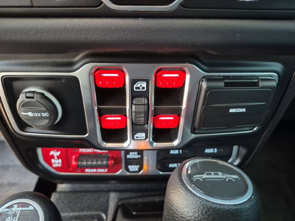 Used 2024 Jeep Gladiator Rubicon w/ Convenience Group AWD/4WD image 22