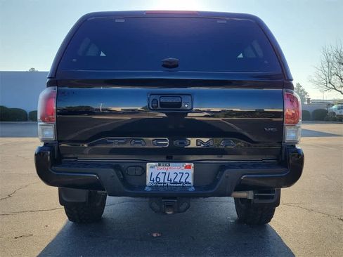 Used 2020 Toyota Tacoma TRD Sport image 4