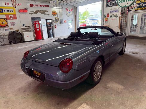 Used 2005 Ford Thunderbird RWD image 15