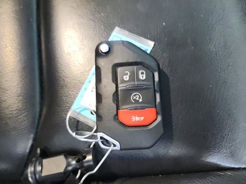 Used 2023 Jeep Gladiator Sport AWD/4WD image 30