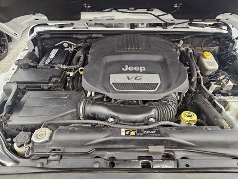 Used 2018 Jeep Wrangler Unlimited Sahara w/ Connectivity Group AWD/4WD image 36